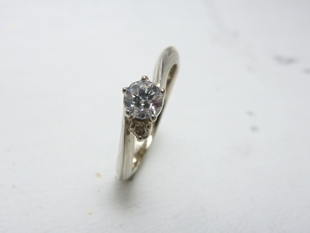 http://www.mokumeganeya.com/blog/customer/110805%20%E6%9C%A8%E7%9B%AE%E9%87%91%E3%81%AE%E5%A9%9A%E7%B4%84%E6%8C%87%E8%BC%AA%EF%BC%BF%E5%90%8D%E5%8F%A4%E5%B1%8B02.jpg