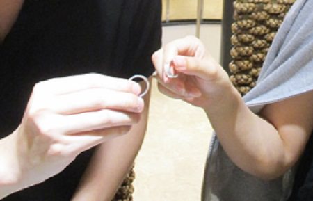 http://www.mokumeganeya.com/blog/customer/17090901%E6%9C%A8%E7%9B%AE%E9%87%91%E3%81%AE%E7%B5%90%E5%A9%9A%E6%8C%87%E8%BC%AA%EF%BC%BF%EF%BC%AA002.JPG