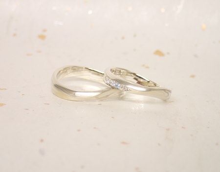 http://www.mokumeganeya.com/blog/customer/17103001%E6%9C%A8%E7%9B%AE%E9%87%91%E3%81%AE%E7%B5%90%E5%A9%9A%E6%8C%87%E8%BC%AA%EF%BC%BFE03.JPG