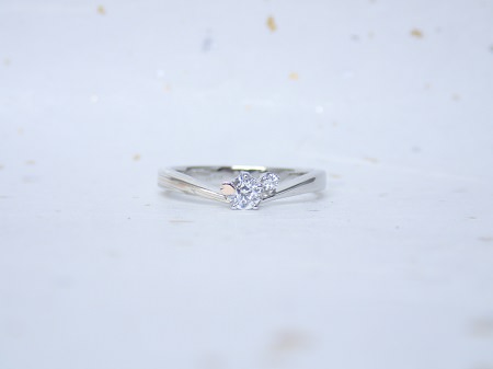 http://www.mokumeganeya.com/blog/customer/17123001%E6%9C%A8%E7%9B%AE%E9%87%91%E3%81%AE%E5%A9%9A%E7%B4%84%E7%B5%90%E5%A9%9A%E6%8C%87%E8%BC%AA%EF%BC%BFE004.JPG
