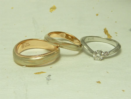 http://www.mokumeganeya.com/blog/customer/assets_c/2011/07/木目金の婚約指輪・結婚指輪5-thumb-450x338-6969.jpg