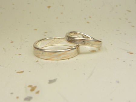 http://www.mokumeganeya.com/blog/customer/assets_c/2011/09/110930木目金の結婚指輪＿大阪店002①-thumb-450x338-11199.jpg