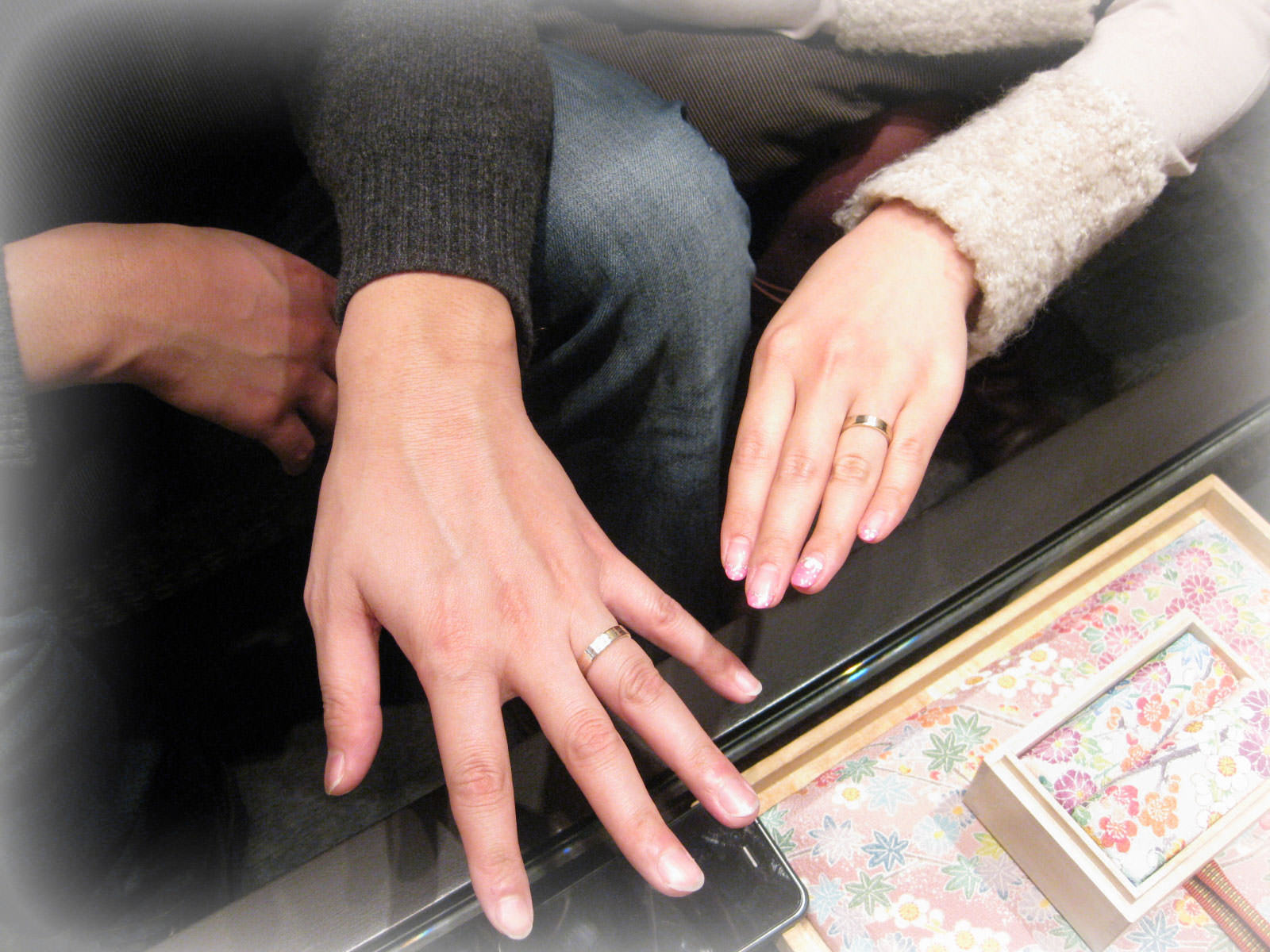 http://www.mokumeganeya.com/blog/marriagering_ginza/%E3%81%94%E8%A3%85%E7%9D%80.jpg