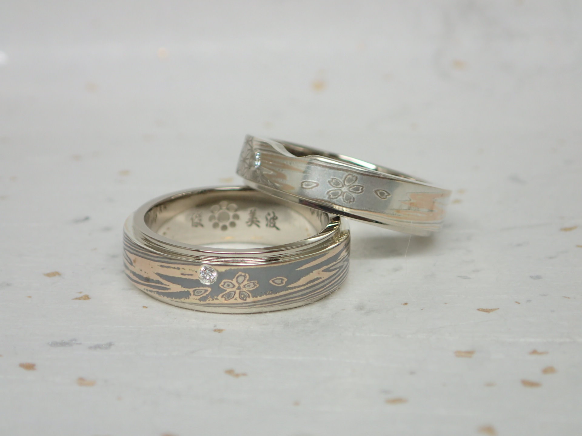 プラチナの婚約指輪と寄金細工の結婚指輪をオーダーメイドいただきまし 