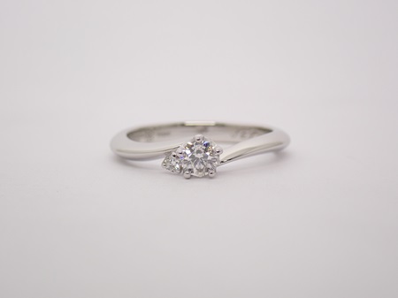 24041803単色の婚約指輪と木目金の結婚指輪B004.JPG
