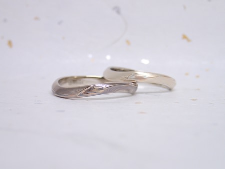 16062501杢目金屋の婚約指輪と結婚指輪N004.JPG