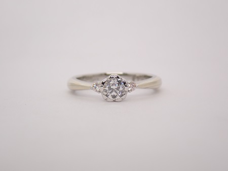 さくらダイヤモンドが留まった婚約指輪とつながるカタチでお作り