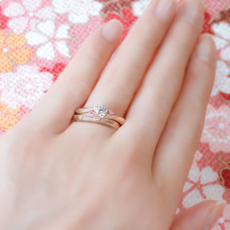 大切なおふたつのリングを重ね付けしてみませんか？ | 結婚指輪