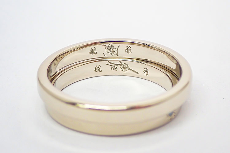 結婚指輪の内側にいれる桜の刻印