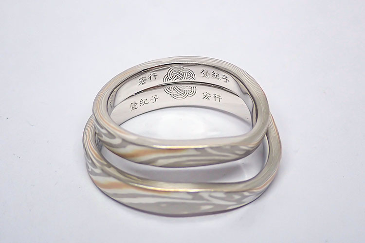 結婚指輪の内側にいれる梅結びの刻印