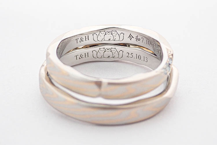 結婚指輪の内側にいれる猫ちゃん3匹の刻印