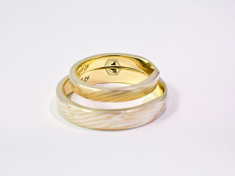 結婚指輪の内側にいれるあべのハルカスの刻印