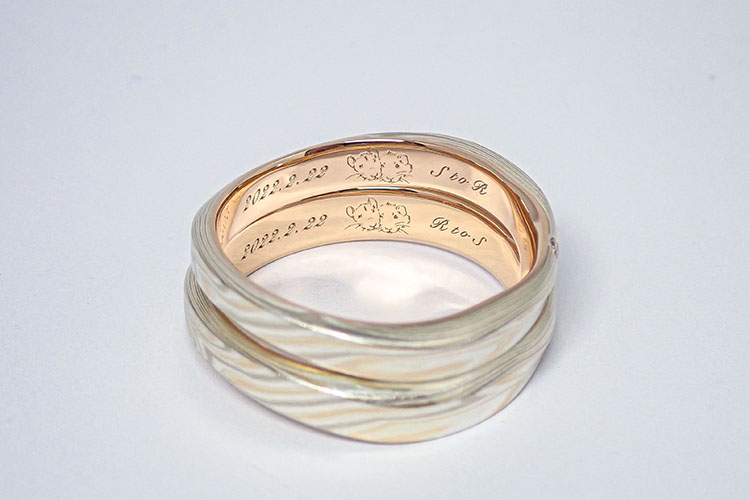 結婚指輪の内側にいれる２匹のねずみの刻印