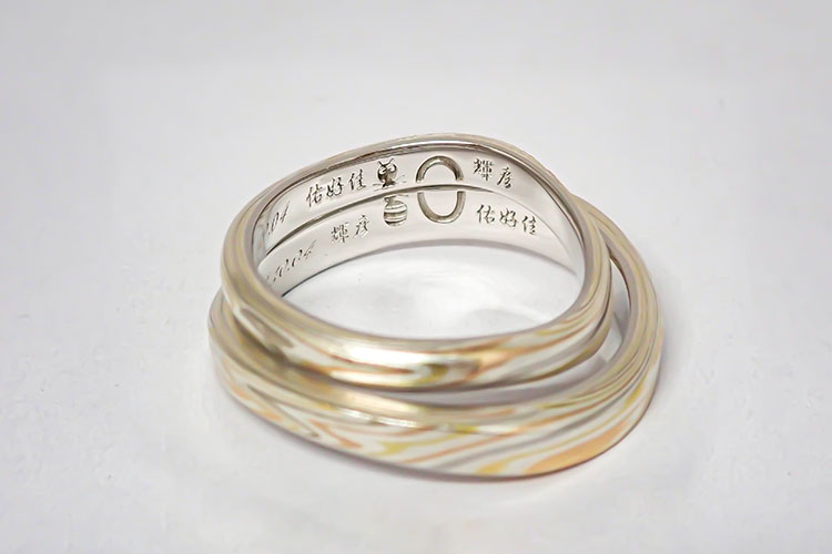 結婚指輪の内側にいれるアリのイラスト「ありがとう」の刻印