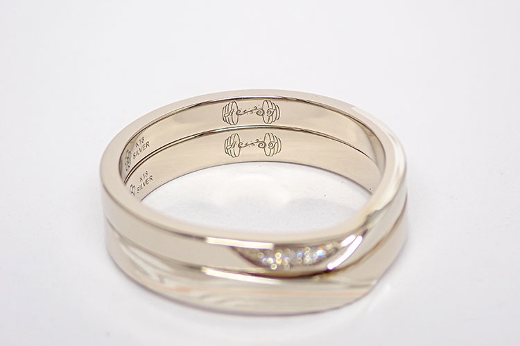 結婚指輪の内側にいれるバーベルの刻印