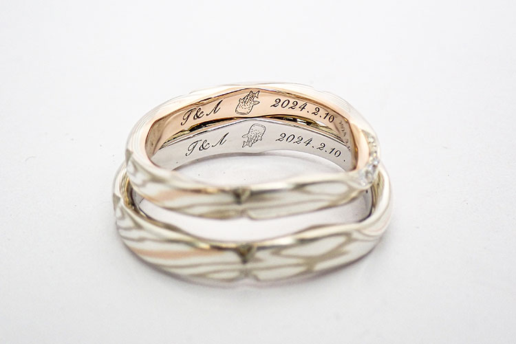 結婚指輪の内側にいれるジンベイザメの刻印