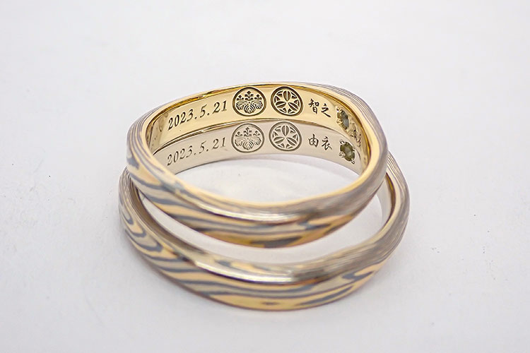 結婚指輪の内側にいれる家紋の刻印