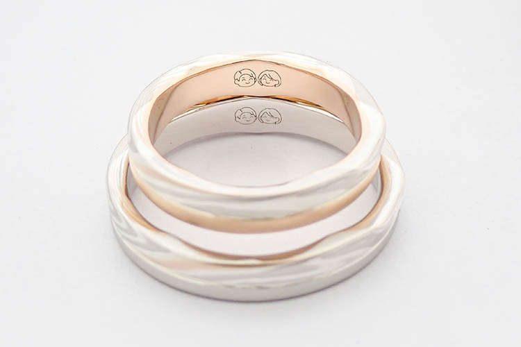 結婚指輪の内側にいれるおふたりのイラストの刻印