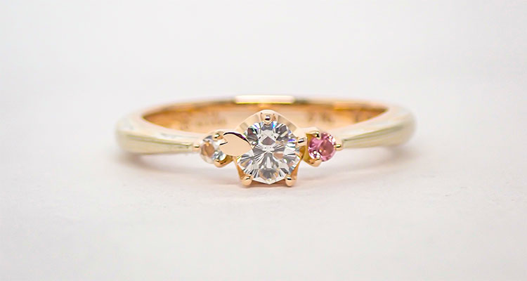 婚約指輪・結婚指輪おすすめ人気デザインランキング　杢目金屋の婚約指輪の人気デザインランキング3位　恋桜　お客さま事例