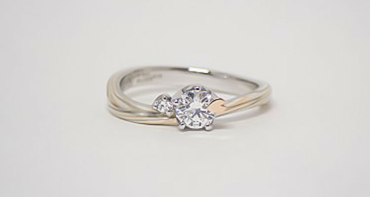 婚約指輪・結婚指輪おすすめ人気デザインランキング　杢目金屋の婚約指輪の人気デザインランキング4位　恋風　お客さま事例