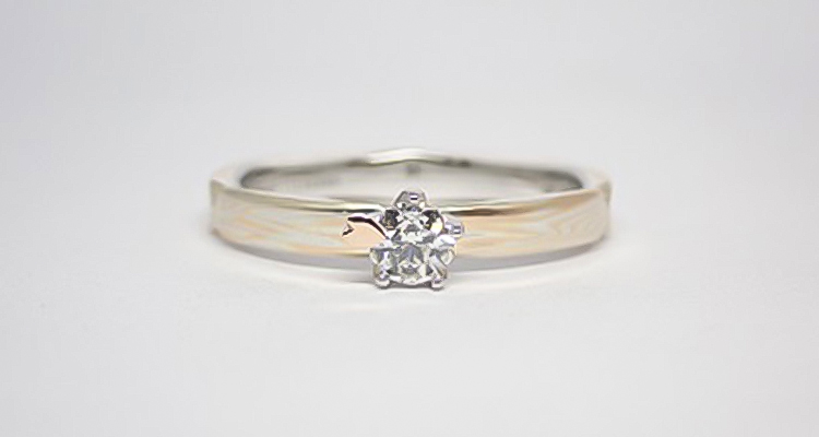 婚約指輪・結婚指輪おすすめ人気デザインランキング　杢目金屋の婚約指輪の人気デザインランキング5位　桜あわせ　お客さま事例