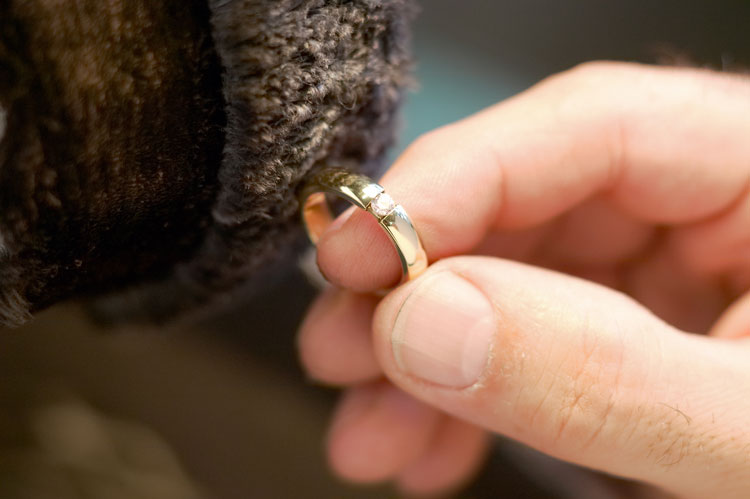 結婚指輪・婚約指輪のアフターサービスは永久保証が後悔しない　クリーニング