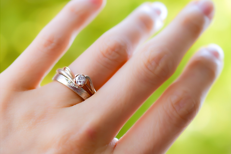 植物モチーフの結婚指輪・婚約指輪　桜一輪と紅ひとすじ