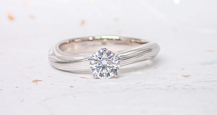 プラチナで作る婚約指輪(エンゲージリング)　プラチナ×シルバーの婚約指輪