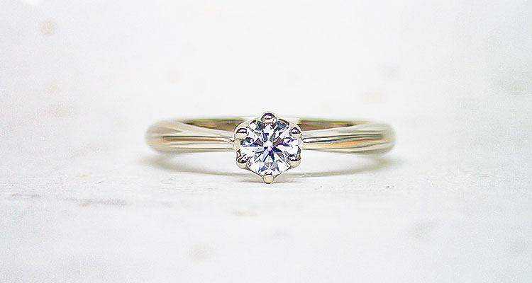 ホワイトゴールドで作る婚約指輪(エンゲージリング)　ホワイトゴールド×ピンクゴールドひとすじ×シルバーの婚約指輪