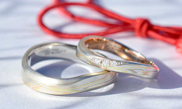 和柄の結婚指輪（マリッジリング）　木目模様