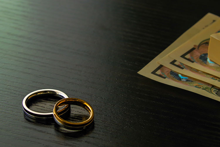 30代の大人のカップルならではの人気の結婚指輪と選び方　結婚指輪の相場イメージ