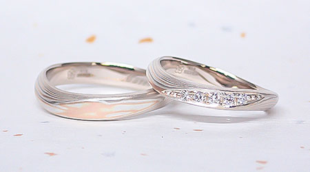 伝統技法の木目金で製作された和風の手作り結婚指輪（マリッジリング）4月の誕生石ダイヤモンドのアレンジ