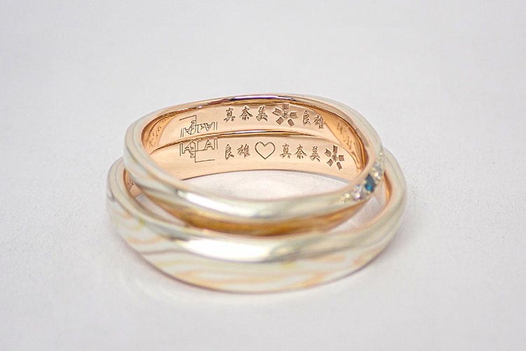 結婚指輪の内側にいれる電気信号の回路図の刻印